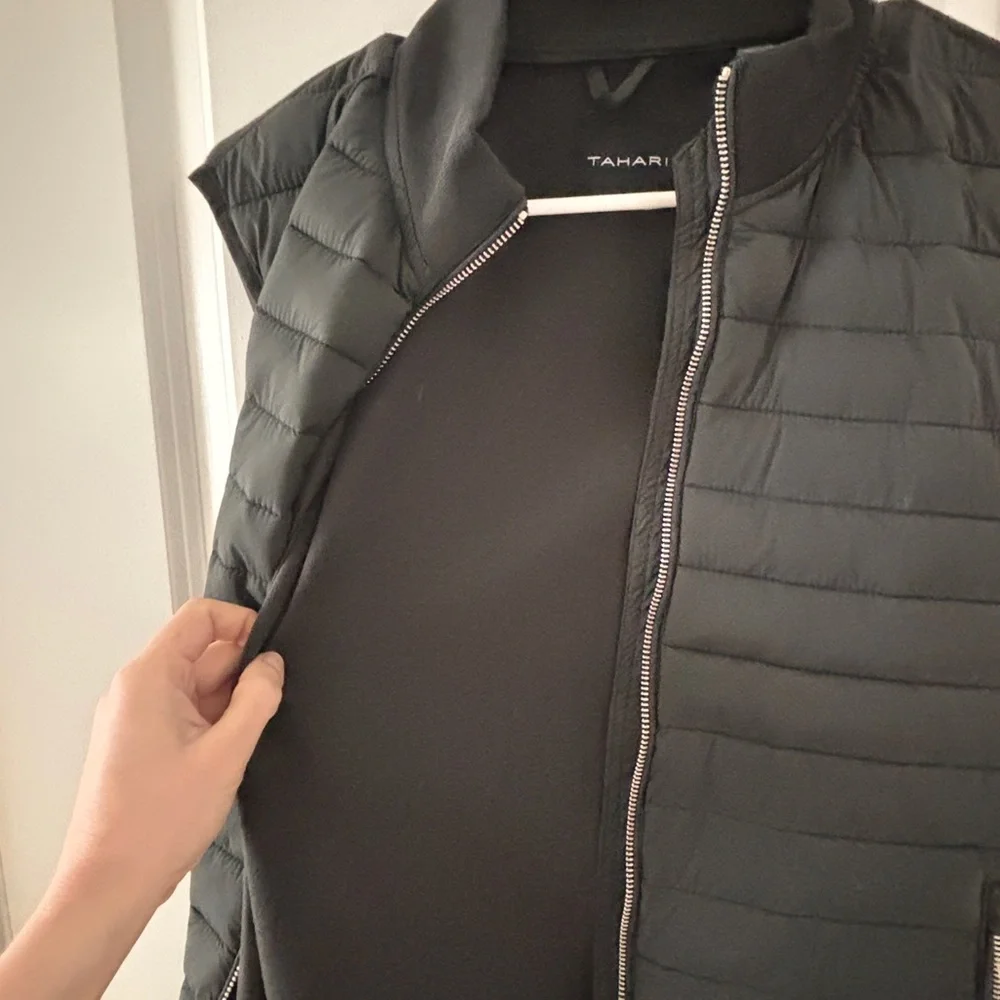 Tahari Mens Black Puffer Vest Jacket Down Alternative Zip Up Small S Like New